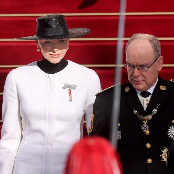 Le prince Albert II de Monaco, la princesse Charlene - Sorties de la cathédrale Notre-Dame-Immaculée de Monaco pour la messe lors de la Fête Nationale de la principauté de Monaco le 19 novembre 2022. © Dominique Jacovides / Bruno Bebert / Bestimage