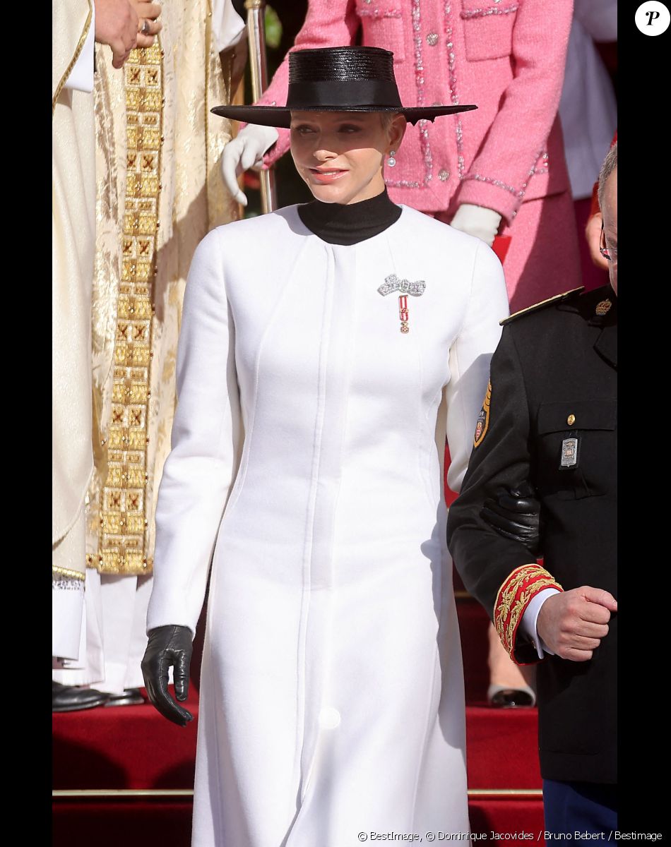 La princesse Charlene de Monaco - Sorties de la cathédrale Notre-Dame-Immaculée de Monaco pour la messe lors de la Fête Nationale de la principauté de Monaco le 19 novembre 2022. © Dominique Jacovides / Bruno Bebert / Bestimage