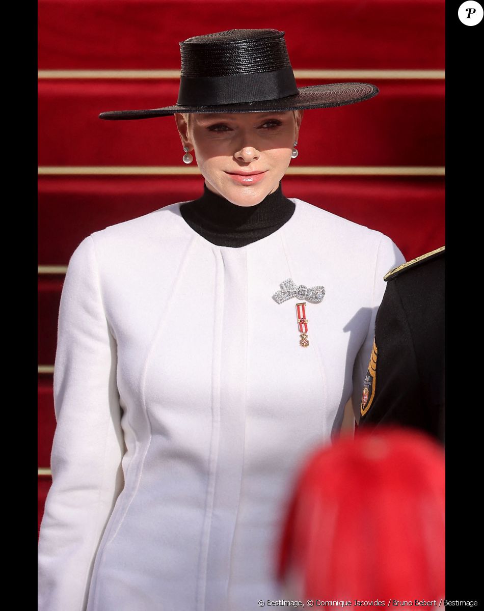 La princesse Charlene de Monaco - Sorties de la cathédrale Notre-Dame-Immaculée de Monaco pour la messe lors de la Fête Nationale de la principauté de Monaco le 19 novembre 2022. © Dominique Jacovides / Bruno Bebert / Bestimage