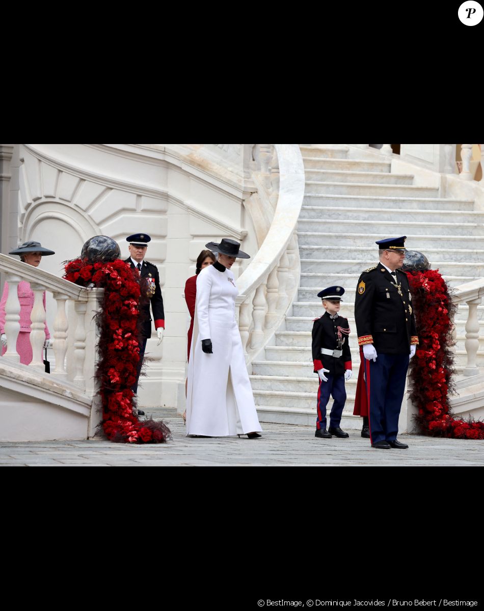 La princesse Charlène de Monaco, La princesse Stéphanie de Monaco, Le prince Jacques de Monaco, marquis des Baux, le prince Albert II - La famille princière de Monaco dans la cour du palais lors de la Fête Nationale de la principauté de Monaco le 19 novembre 2022. © Dominique Jacovides / Bruno Bebert / Bestimage