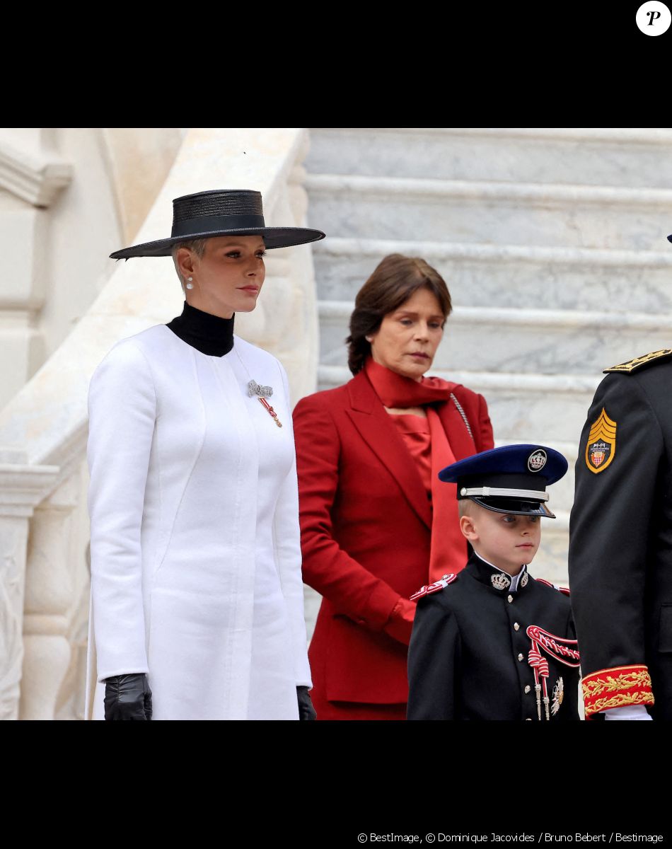 La princesse Charlène de Monaco, La princesse Stéphanie de Monaco, Le prince Jacques de Monaco, marquis des Baux - La famille princière de Monaco dans la cour du palais lors de la Fête Nationale de la principauté de Monaco le 19 novembre 2022. © Dominique Jacovides / Bruno Bebert / Bestimage