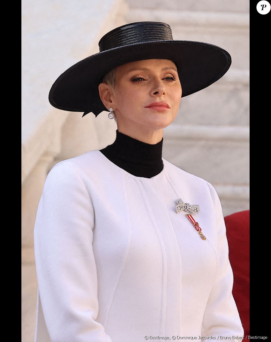 La princesse Charlene de Monaco - La famille princière de Monaco dans la cour du palais lors de la Fête Nationale de la principauté de Monaco le 19 novembre 2022. © Dominique Jacovides / Bruno Bebert / Bestimage