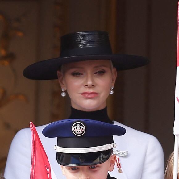 La princesse Charlène de Monaco, Le prince Jacques de Monaco, marquis des Baux - La famille princière au balcon du palais lors de la Fête Nationale de la principauté de Monaco le 19 novembre 2022. © Dominique Jacovides / Bruno Bebert / Bestimage