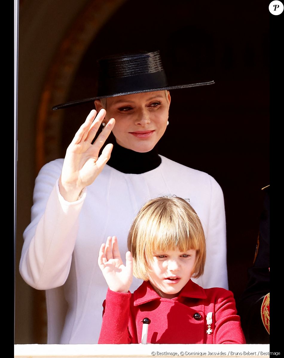La princesse Charlène de Monaco, La princesse Gabriella de Monaco, comtesse de Carladès - La famille princière au balcon du palais lors de la Fête Nationale de la principauté de Monaco le 19 novembre 2022. © Dominique Jacovides / Bruno Bebert / Bestimage