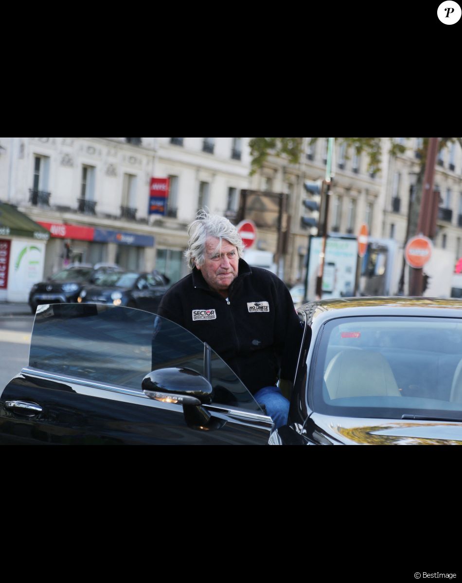 Olivier de Kersauson quitte les studios de RTL à Paris, le 20 novembre 2019. © Jonathan Rebboah / Panoramic / Bestimage Olivier de Kersauson leaves the studios of RTL in Paris, on November 20, 2019.