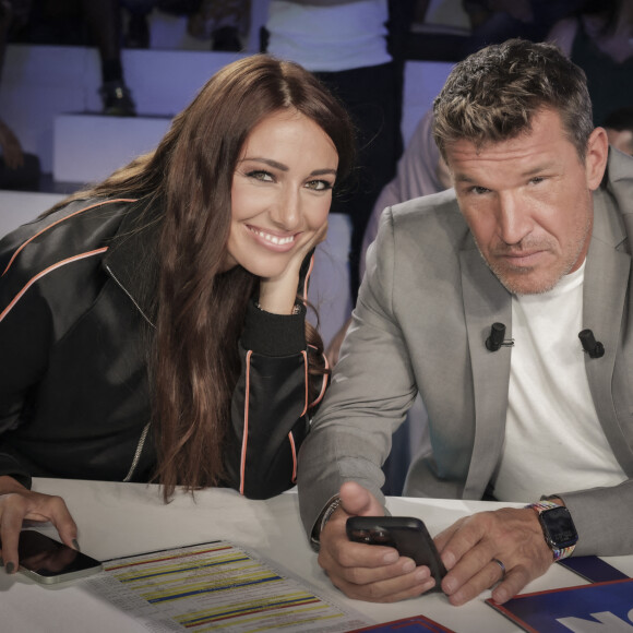 Exclusif - Delphine Wespiser, Benjamin Castaldi sur le plateau de l'émission TPMP (Touche Pas à Mon Poste) présentée en direct par C.Hanouna et diffusée sur C8 à Paris le 31 août 2022 - © Jack Tribeca / Bestimage