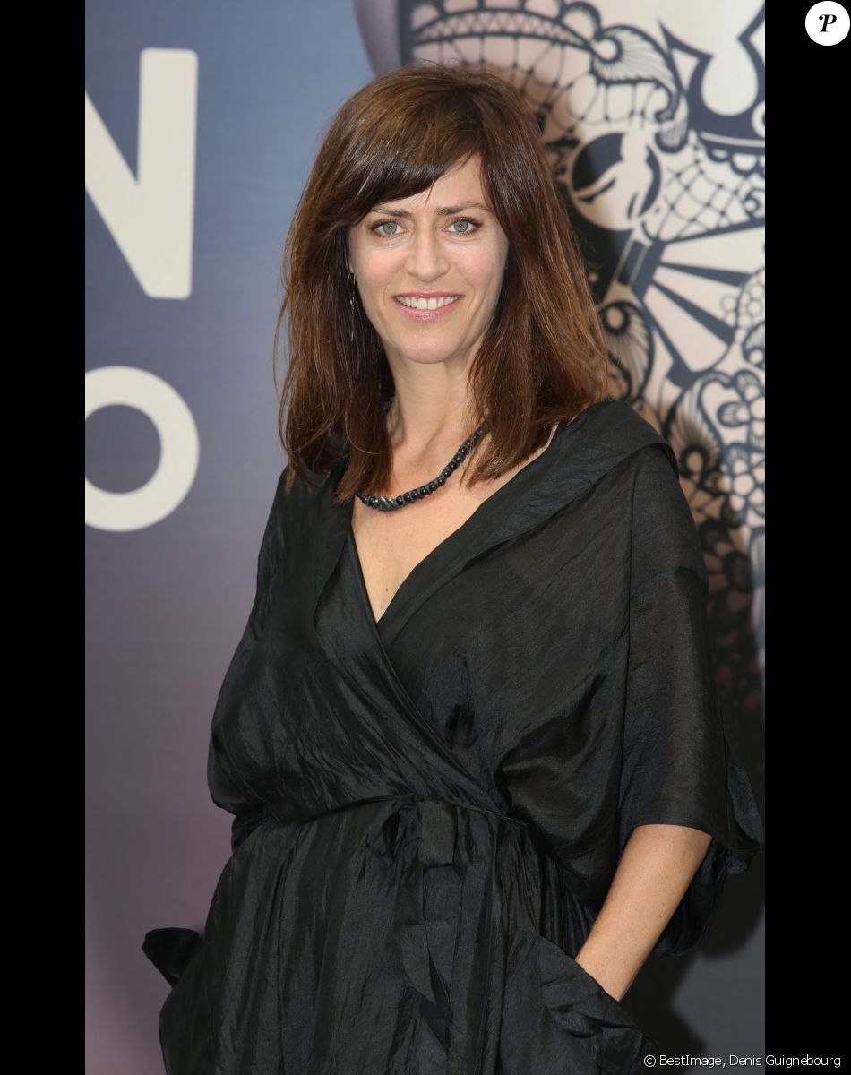 Anne Caillon lors du photocall de la série "Demain nous appartient" lors du 58ème festival de Télévision de Monté-Carlo à Monaco. © Denis Guignebourg / Bestimage