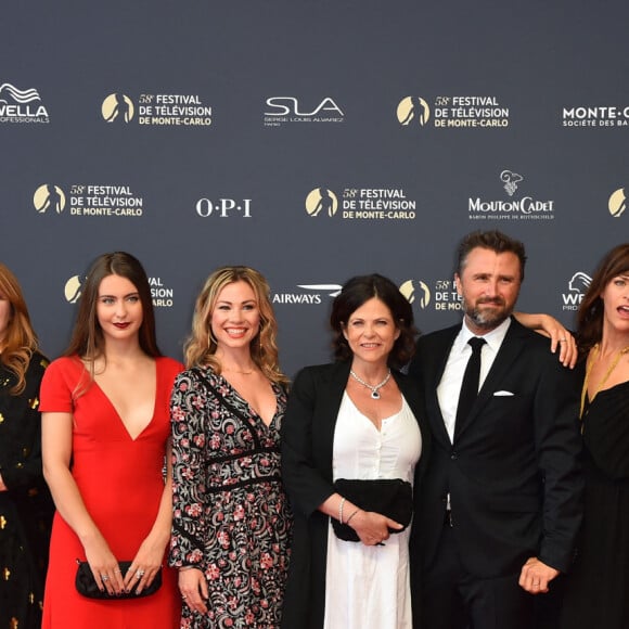 Maud Baecker,Charlotte Valandrey,Ingrid Chauvin,Alexandre Brasseur, Anne Caillon and Solène Hébert lors du photocall de la soirée d'ouverture du 58ème festival de Télévision de Monté-Carlo au Grimaldi Forum à Monaco le 15 juin 2018. © Bruno Bebert / Bestimage 