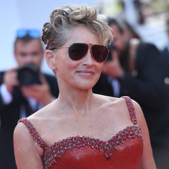 Sharon Stone - Montée des marches du film " Elvis " lors du 75ème Festival International du Film de Cannes. Le 25 mai 2022 © Giancarlo Gorassini / Bestimage 