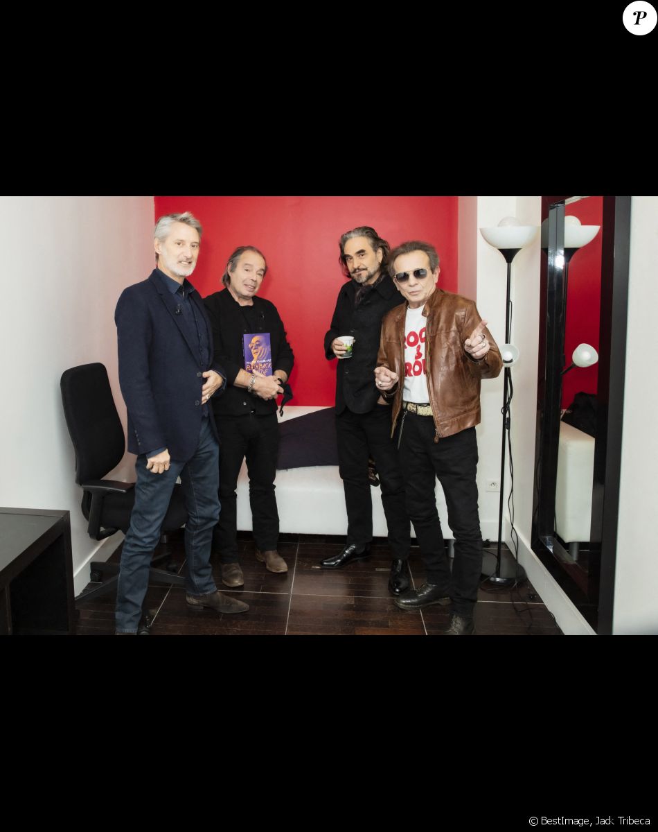 Exclusif - Antoine De Caunes, Philippe Djian, Stephan Eicher, Philippe Manoeuvre en backstage de l'émission On Est En Direct (OEED) du samedi 27/11/2021, présentée par L.Salamé et L.Ruquier à Paris, France, le 27 novembre 2021. © Jack Tribeca/Bestimage