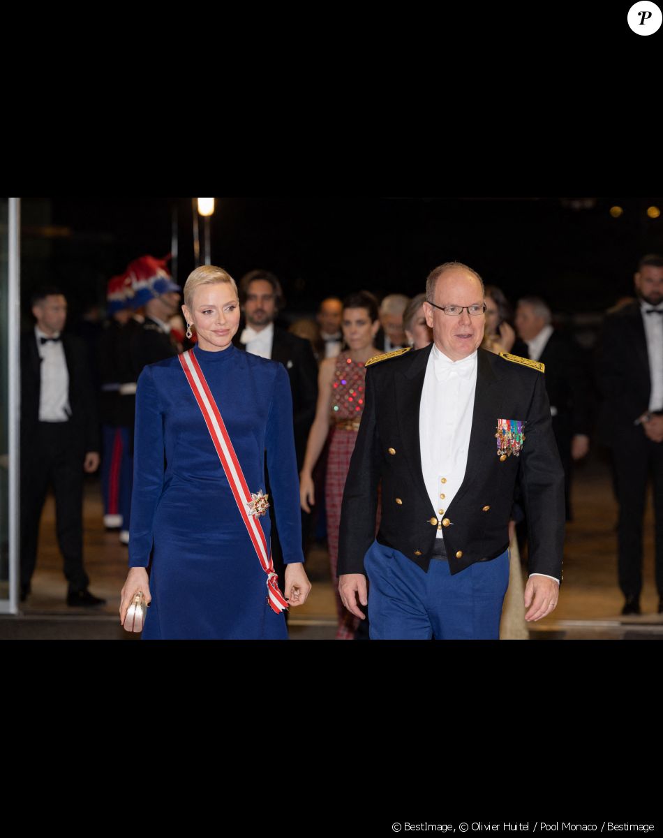 Le prince Albert II de Monaco, La princesse Charlène de Monaco - Arrivées à la soirée de gala de la Fête Nationale Monégasque au Grimaldi Forum le 19 novembre 2022. © Olivier Huitel / Pool Monaco / Bestimage