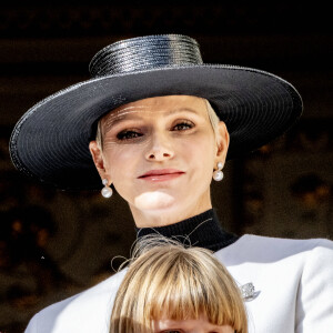 La princesse Charlène de Monaco, la princesse Gabriella de Monaco, comtesse de Carladès - La famille princière au balcon du palais lors de la Fête Nationale de la principauté de Monaco le 19 novembre 2022. 