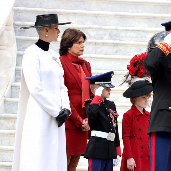 La princesse Charlène de Monaco, La princesse Stéphanie de Monaco Le prince Jacques de Monaco, marquis des Baux, La princesse Gabriella de Monaco, comtesse de Carladès, le prince Albert II - La famille princière de Monaco dans la cour du palais lors de la Fête Nationale de la principauté de Monaco le 19 novembre 2022. © Dominique Jacovides / Bruno Bebert / Bestimage 