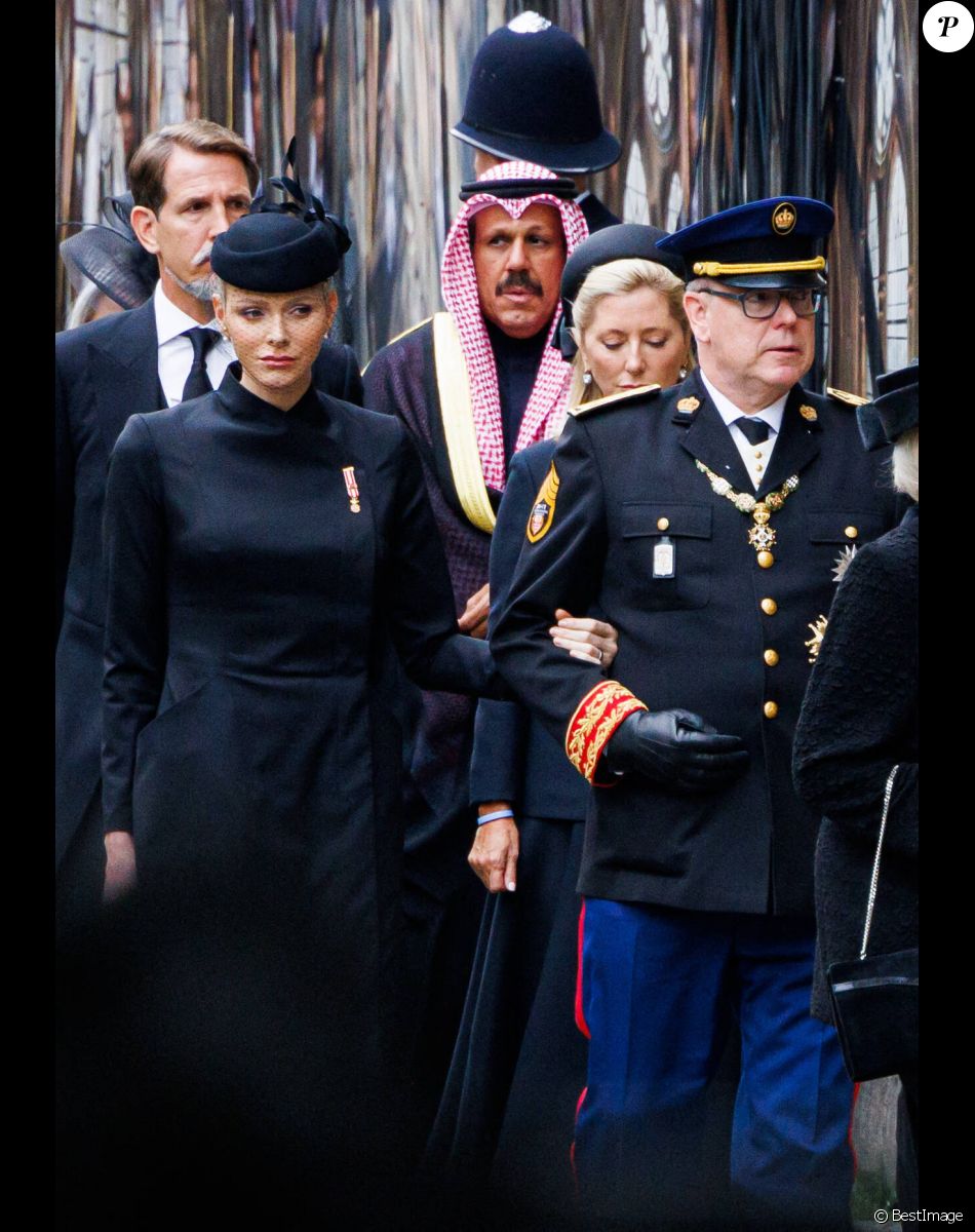 La princesse Charlene et le prince Albert II de Monaco - Arrivées au service funéraire à l'Abbaye de Westminster pour les funérailles d'Etat de la reine Elizabeth II d'Angleterre. Le 19 septembre 2022