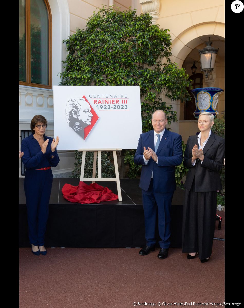 La princesse Stéphanie de Monaco, le prince Albert II de Monaco et la princesse Charlène de Monaco lors de la conférence de présentation des célébrations du centenaire de la naissance du Prince Rainier III de Monaco au Palais de Monaco, le 28 septembre 2022. La Princesse Stéphanie sera en charge, avec le Prince Albert II, des événements qui se dérouleront en 2023. De nombreuses personnalités monégasques font également partie du comité d'organisation. © Olivier Huitel/Pool Restreint Monaco/Bestimage