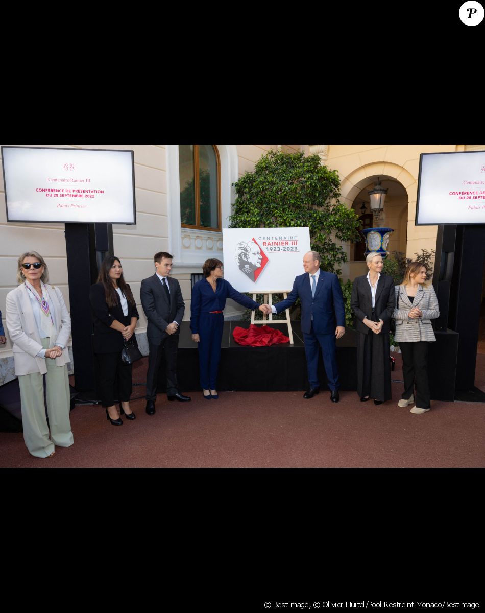 La princesse Caroline de Hanovre, Marie Ducruet, Louis Ducruet, la princesse Stéphanie de Monaco, le prince Albert II de Monaco, la princesse Charlène de Monaco et Camille Gottlieb lors de la conférence de présentation des célébrations du centenaire de la naissance du Prince Rainier III de Monaco au Palais de Monaco, le 28 septembre 2022. La Princesse Stéphanie sera en charge, avec le Prince Albert II, des événements qui se dérouleront en 2023. De nombreuses personnalités monégasques font également partie du comité d'organisation. © Olivier Huitel/Pool Restreint Monaco/Bestimage