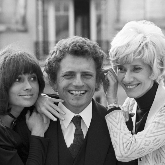 En France, à Neuilly-sur-Seine, Jacques Martin chez lui avec Marion Game et Danièle Gilbert le 15 septembre 1970. © Michel Ristroph via Bestimage