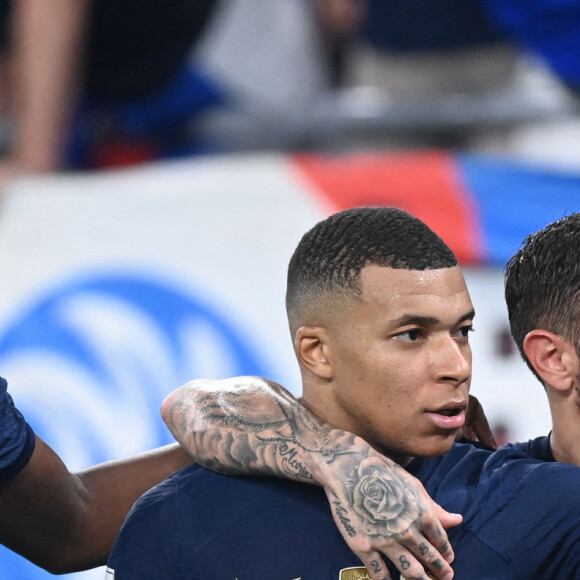 Ibrahima Konaté, Kylian Mbappé et Théo Hernandez lors du match du groupe D opposant la France au Danemark lors de coupe de Monde au stade 974 à Doha au Qatar, le 26 novembre 2022. La France a gagné 2-1. © Philippe Perusseau/Bestimage 