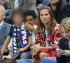 Jamel Debbouze, sa femme Mélissa Theuriau et leur fils Léon dans les tribunes du stade de France lors du match de ligue des nations opposant la France à l'Allemagne à Saint-Denis il y a quelques années