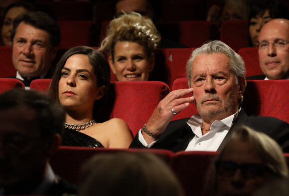 Alain Delon et sa fille Anouchka Delon à Cannes : père et fille sont très proches et l'acteur est un heureux grand-père