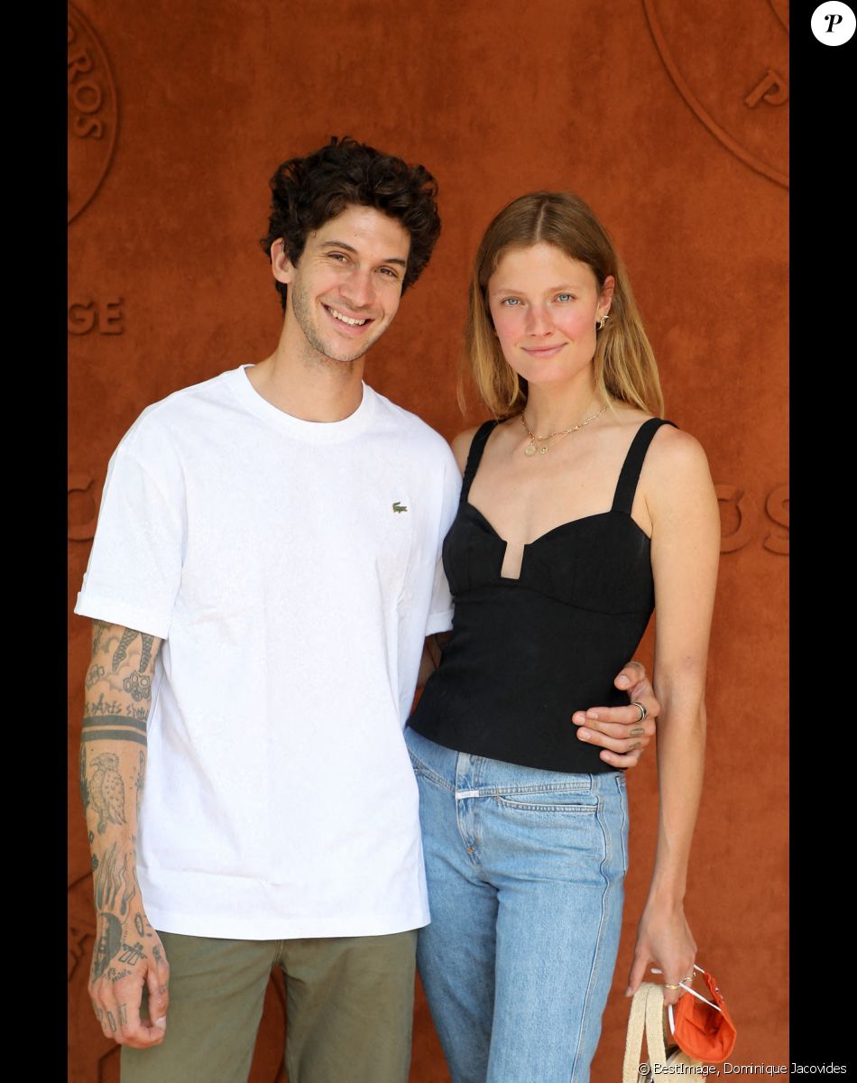 Constance Jablonski et son compagnon Matthias Dandois ont eux aussi retrouvé la ferveur de Roland Garros. © Dominique Jacovides / Bestimage