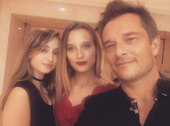 David Hallyday avec ses filles Ilona et Emma.