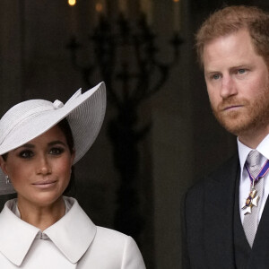 Le prince Harry, duc de Sussex, et Meghan Markle, duchesse de Sussex - Les membres de la famille royale et les invités lors de la messe célébrée à la cathédrale Saint-Paul de Londres, dans le cadre du jubilé de platine (70 ans de règne) de la reine Elisabeth II d'Angleterre. Londres, le 3 juin 2022.