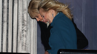 Brigitte Macron aux Etats-Unis : complice au restaurant avec Jill Biden et accueil de star !