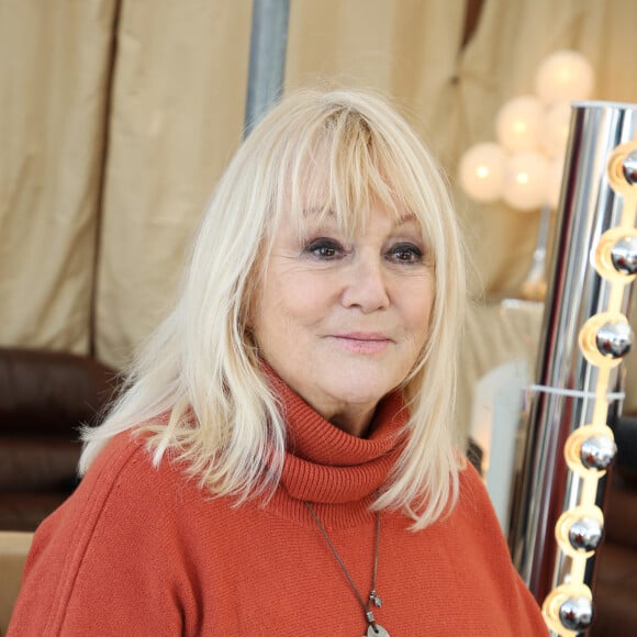 Exclusif - Mylène Demongeot lors de la 96ème édition de la foire de Chatou (la plus célèbre et ancienne foire à la brocante de France). La Foire célèbre l'art Russe. Organisée par le Syndicat National du Commerce de l'Antiquité, de l'Occasion, des Galeries d'Art Moderne et Contemporain, (SNCAO). © Denis Guignebourg/Bestimage