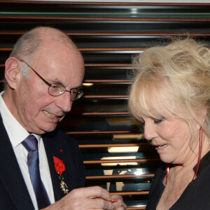 Exclusif - Boris Cyrulnik - Mylène Demongeot a été décorée du titre de chevalier de la Légion d'honneur par l'éthologue B.Cyrulnik à Paris. Le 15 décembre 2017 © Daniel Angeli - Stéphane Mulys / Bestimage 