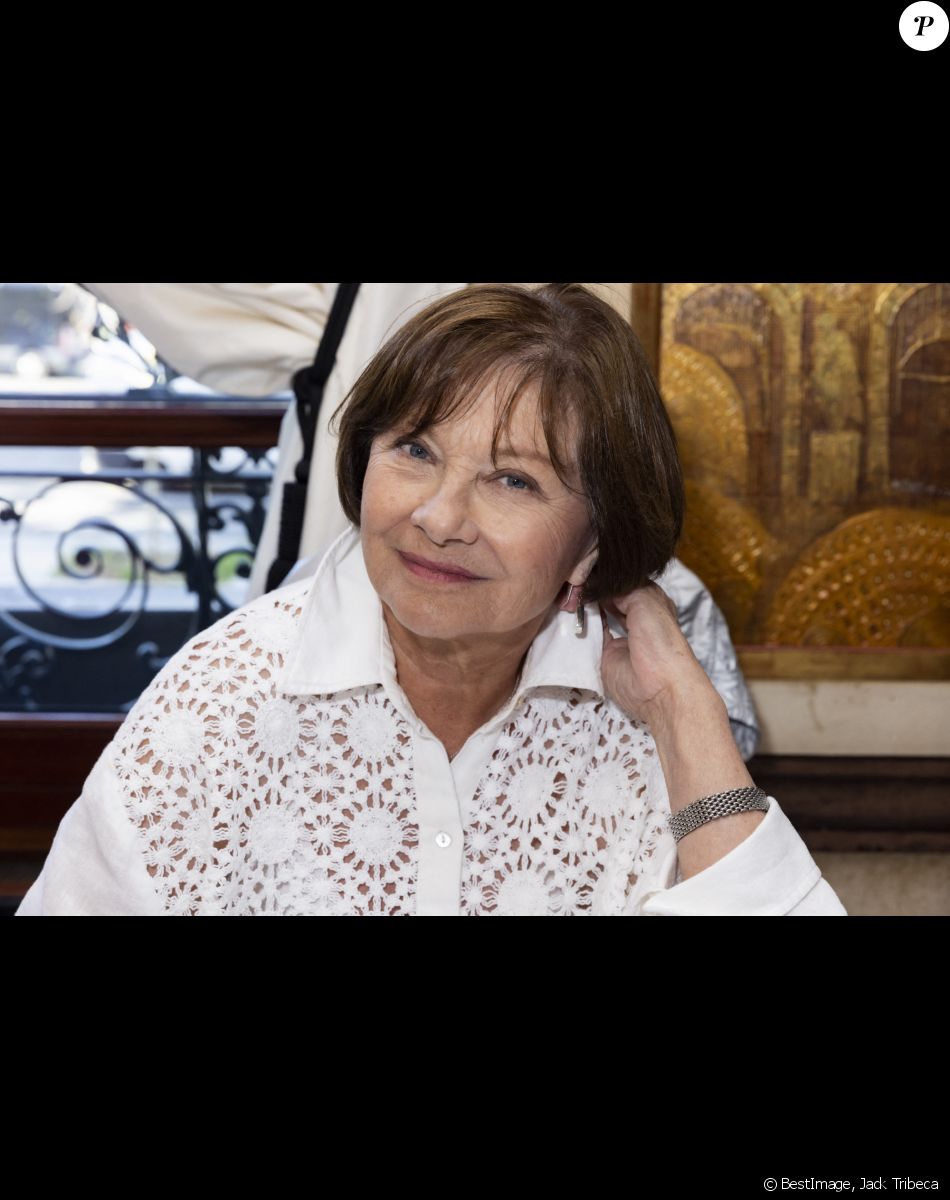 Macha Méril - Librairie éphémère au Fouquet's lors des remises du Prix du Livre de l'Art de Vivre Parisien, du Trophée du Bouquets et du Prix de la Mairie du 8ème - Paris le 08/06/2022 - © Jack Tribeca / Bestimage