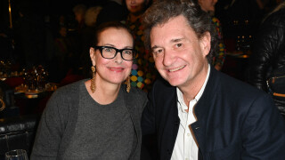 Carole Bouquet amoureuse : doux baisers avec son compagnon Philippe, devant Lambert Wilson