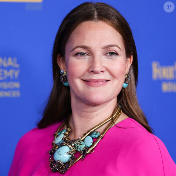 Drew Barrymore au photocall des "49th Annual Daytime Emmys" à Pasadena