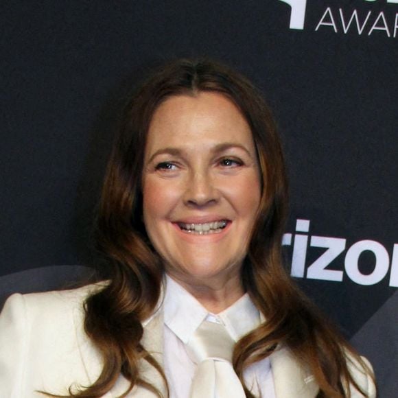 Drew Barrymore au photocall des "26th Annual Webby Awards" à New York, le 16 mai 2022. 