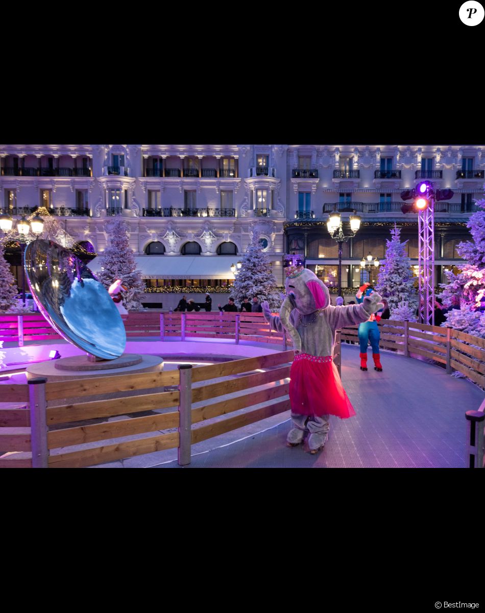 Illustration - Inauguration des illuminations de Noël du casino de Monte-Carlo à Monaco. Le 2 décembre 2022