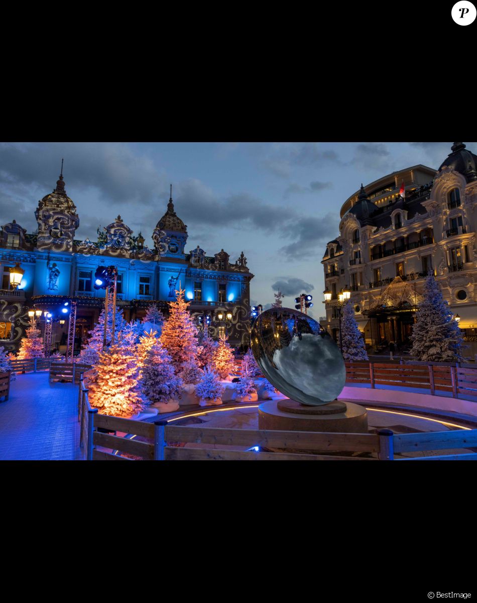 Illustration - Inauguration des illuminations de Noël du casino de Monte-Carlo à Monaco. Le 2 décembre 2022.