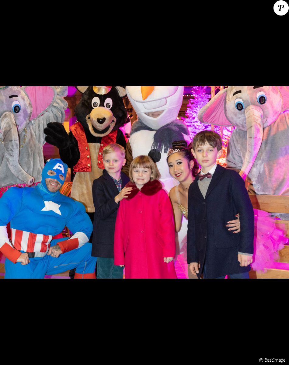 Le prince Jacques et la princesse Gabriella, Raphaël Elmaleh - Inauguration des illuminations de Noël du casino de Monte-Carlo à Monaco.
