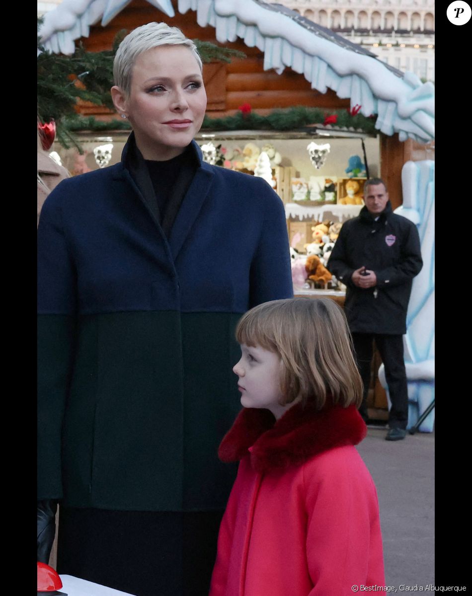 La princesse Charlène de Monaco, la princesse Gabriella lors de l'inauguration du marché de Noël à Monaco. Le 2 décembre 2022. © Claudia Albuquerque / Bestimage
