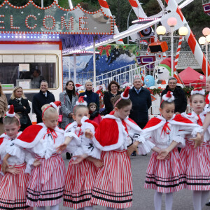 No Tabloids - La princesse Charlène de Monaco, ses enfants, le prince Jacques et la princesse Gabriella, Charlotte Casiraghi, Mélanie de Massy et Georges Marsan lors de l'inauguration du marché de Noël à Monaco. Le 2 décembre 2022. © Claudia Albuquerque / Bestimage  No Tabloïds - The Christmas market inauguration in Monaco. On December 2, 2022. 