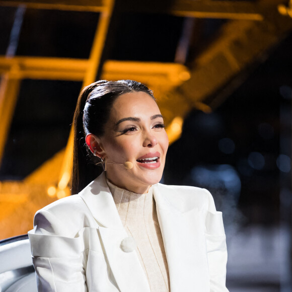 Exclusif - Nabilla Benattia - Enregistrement de l'émission "La Chanson secrète 10" au 1er étage de la Tour Eiffel à Paris, diffusée le 22 janvier sur TF1 à 21h10 © Tiziano Da Silva / Bestimage Après le succès des précédentes éditions, " LA CHANSON SECRETE ", présentée par N.ALIAGAS et produite par DMLS TV, revient sur TF1. 8 artistes ne savent rien de ce qui va se passer pour eux ! Ils ont accepté de jouer le jeu, de se laisser totalement surprendre, émouvoir, parfois même déstabiliser car ils vont découvrir en même temps que les téléspectateurs une surprise : une chanson qui leur est chère revisitée et réinterprétée par un artiste. Des mises en scène spectaculaires au service de l'émotion... Et des émotions fortes pour l'artiste assis dans le fauteuil grâce à la venue sur le plateau de proches et d'invités inattendus. Les téléspectateurs seront aux premières loges pour vivre ces moments d'intimité musicale rare. 