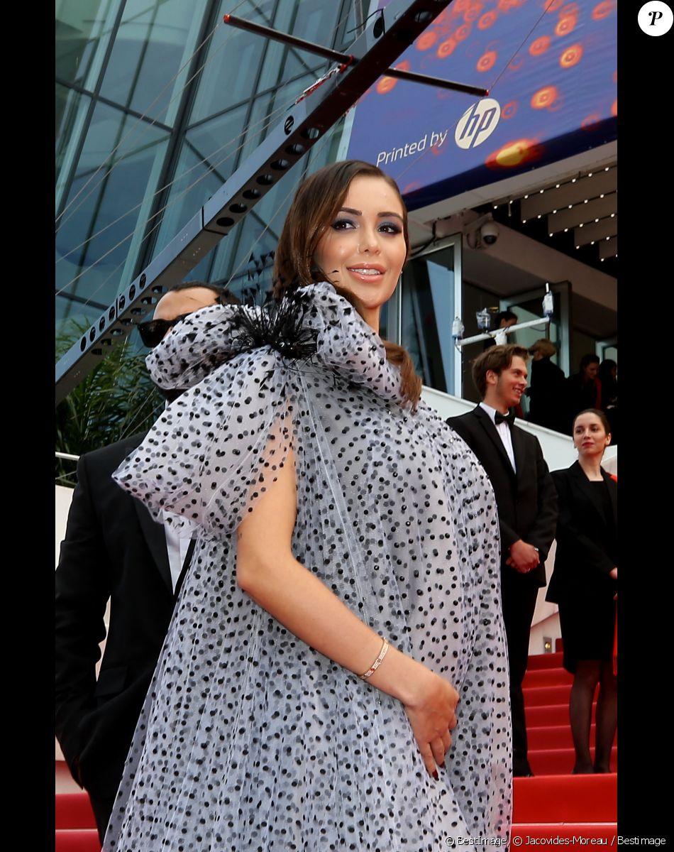 Nabilla Benattia (enceinte) - Montée des marches du film "Roubaix, une lumière (Oh Mercy!)" lors du 72ème Festival International du Film de Cannes. Le 22 mai 2019 © Jacovides-Moreau / Bestimage