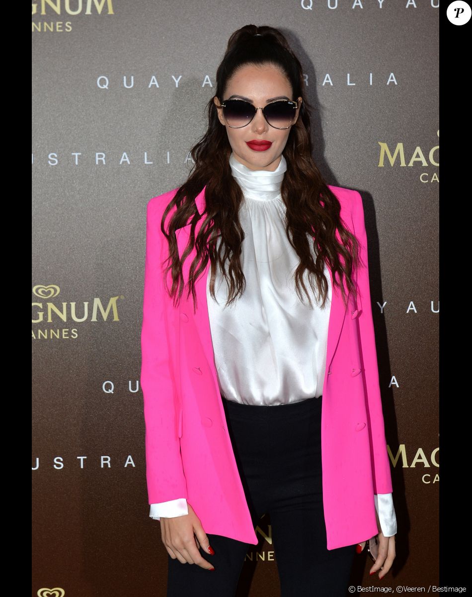 Nabilla Benattia (enceinte) - Nabilla Benattia présente sa collaboration pour les lunettes Quay Australia sur la plage Magnun lors du 72ème Festival International du Film de Cannes, le 18 mai 2019. ©Veeren / Bestimage