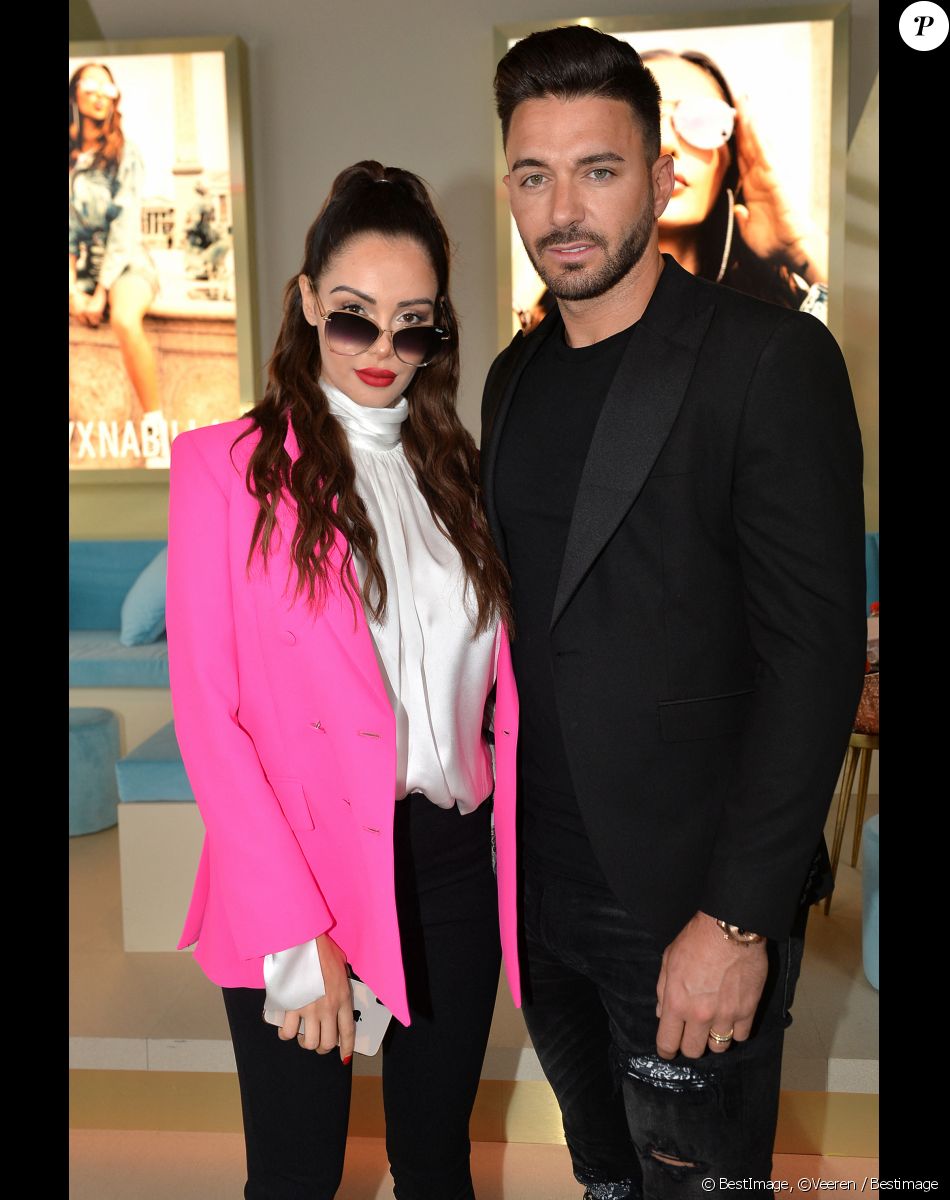 Nabilla Benattia (enceinte) et son mari Thomas Vergara - Nabilla Benattia présente sa collaboration pour les lunettes Quay Australia sur la plage Magnun lors du 72ème Festival International du Film de Cannes, le 18 mai 2019. ©Veeren / Bestimage