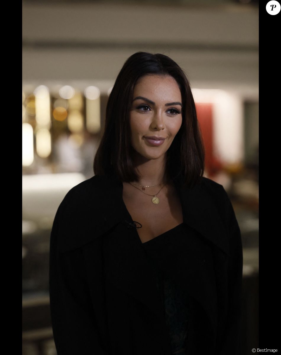 Nabilla Benattia arrive au défilé de mode Vivienne Westwood collection prêt-à-porter Automne-Hiver 2019/2020 lors de la fashion week à Paris, France, le 2 mars 2019.