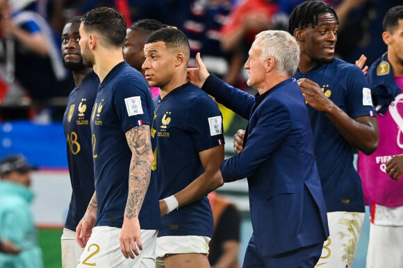 Kylian Mbappé, Didier Deschamps (entraineur et sélectionneur de l'équipe de France) - Match de football de la Coupe du Monde FIFA Qatar 2022 : la France bat la Pologne 3 à 1 en 8ème de finale au Al Thumama Stadium à Doha le 4 décembre 2022. © Philippe Perusseau / Bestimage