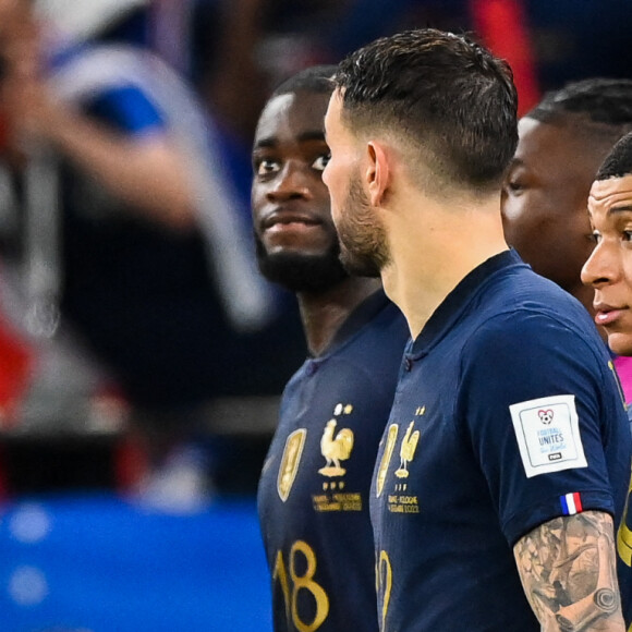 Kylian Mbappé, Didier Deschamps (entraineur et sélectionneur de l'équipe de France) - Match de football de la Coupe du Monde FIFA Qatar 2022 : la France bat la Pologne 3 à 1 en 8ème de finale au Al Thumama Stadium à Doha le 4 décembre 2022. © Philippe Perusseau / Bestimage