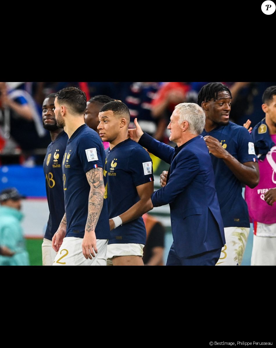 Kylian Mbappé, Didier Deschamps (entraineur et sélectionneur de l'équipe de France) - Match de football de la Coupe du Monde FIFA Qatar 2022 : la France bat la Pologne 3 à 1 en 8ème de finale au Al Thumama Stadium à Doha le 4 décembre 2022. © Philippe Perusseau / Bestimage