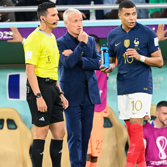 Didier Deschamps (entraineur et sélectionneur de l'équipe de France),Kylian Mbappé - Match de football de la Coupe du Monde FIFA Qatar 2022 : la France bat la Pologne 3 à 1 en 8ème de finale au Al Thumama Stadium à Doha le 4 décembre 2022. © Philippe Perusseau / Bestimage