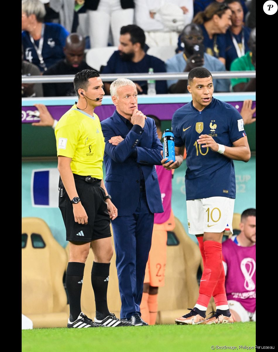 Didier Deschamps (entraineur et sélectionneur de l'équipe de France),Kylian Mbappé - Match de football de la Coupe du Monde FIFA Qatar 2022 : la France bat la Pologne 3 à 1 en 8ème de finale au Al Thumama Stadium à Doha le 4 décembre 2022. © Philippe Perusseau / Bestimage