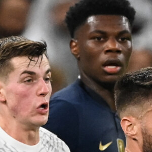 Jakub Kamiński, Olivier Giroud - Match de football de la Coupe du Monde FIFA Qatar 2022 : la France bat la Pologne 3 à 1 en 8ème de finale au Al Thumama Stadium à Doha le 4 décembre 2022. © Philippe Perusseau / Bestimage